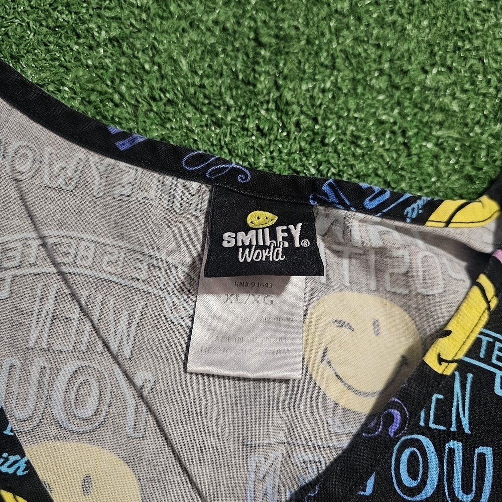 Smiley Print Scrub Top XL - Picture 3 of 6